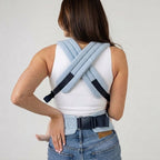 Crossable shoulder straps and waist buckle seen from behind, NAEVII Soft Baby Carrier in blue Denim#Color_Denim