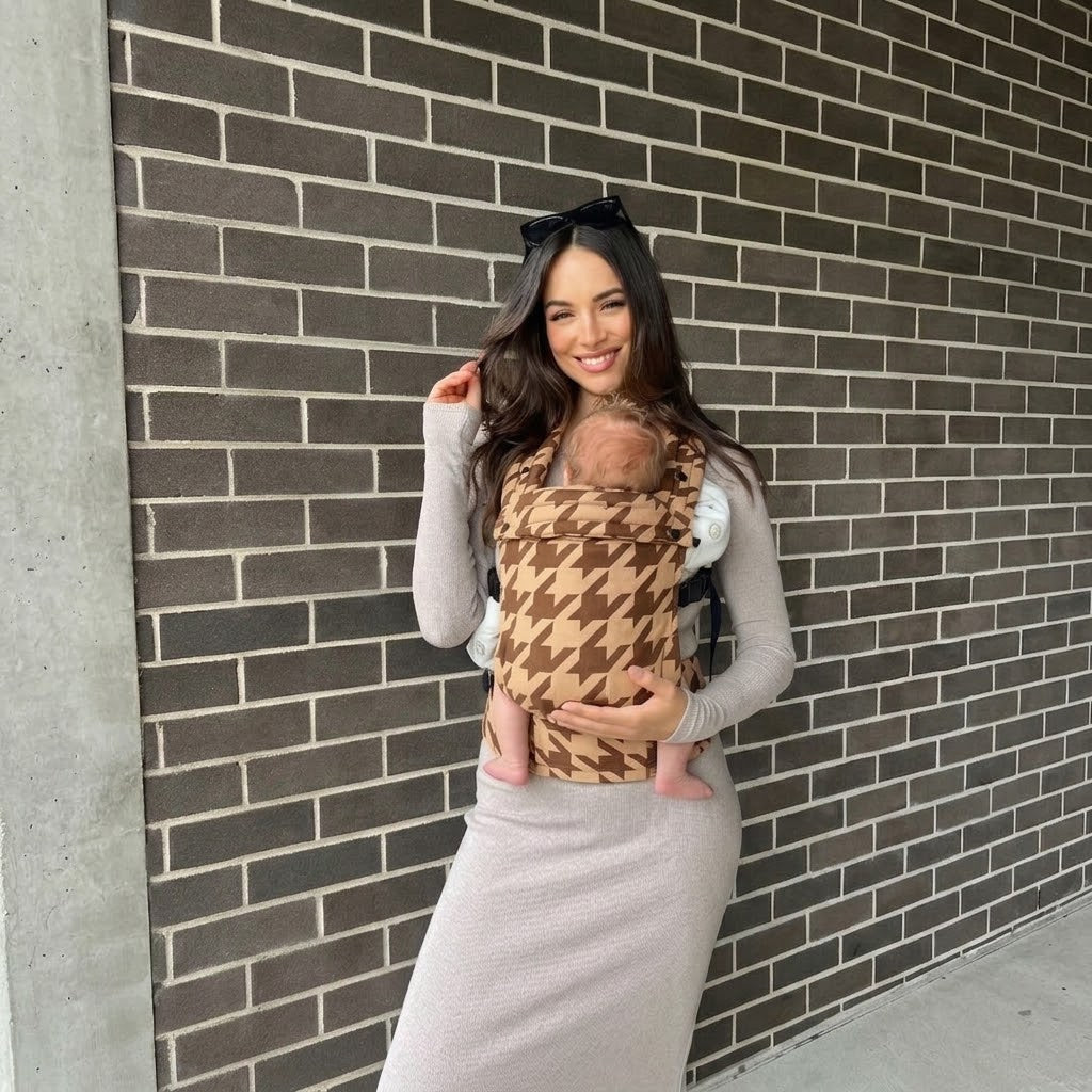 Woman carrying newborn outdoors in NAEVII Soft Baby Carrier, brown Mocha Houndstooth#Color_Mocha Houndstooth