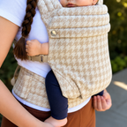Close up of NAEVII Soft Baby Carrier in beige Neutral Houndstooth, showing fabric texture, buckle and waist pocket#Color_Neutral Houndstooth